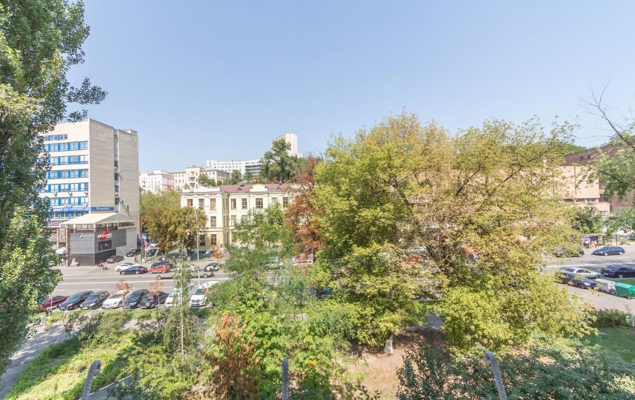 Апартаменты DayFlat Apartments Klovska Area Киев-32