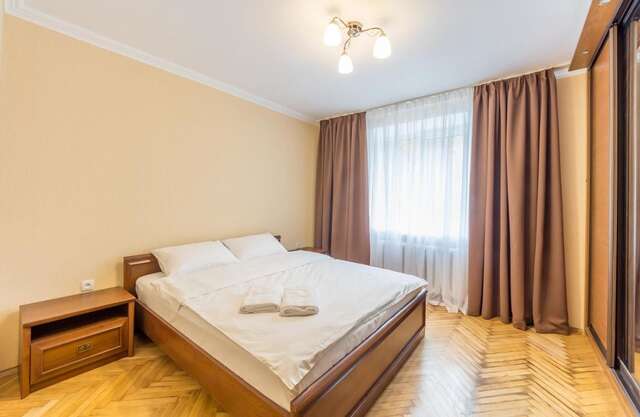 Апартаменты DayFlat Apartments Klovska Area Киев-3